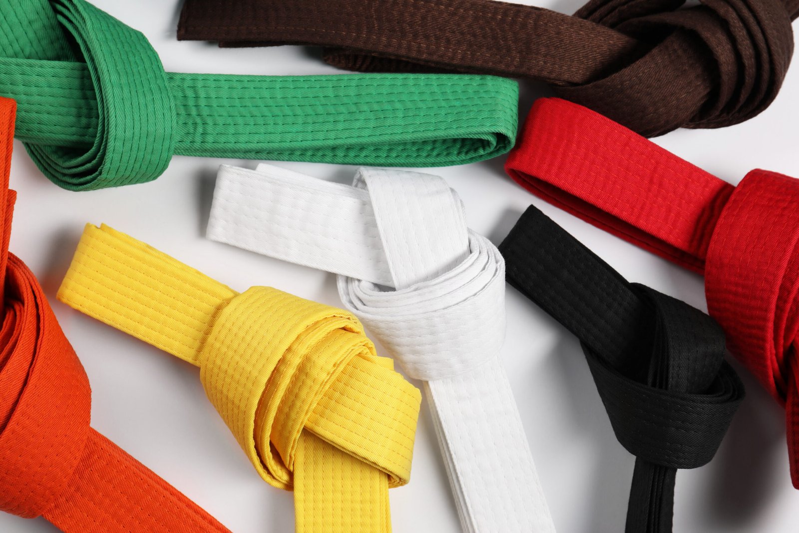 Cinturones de karate de distintos colores